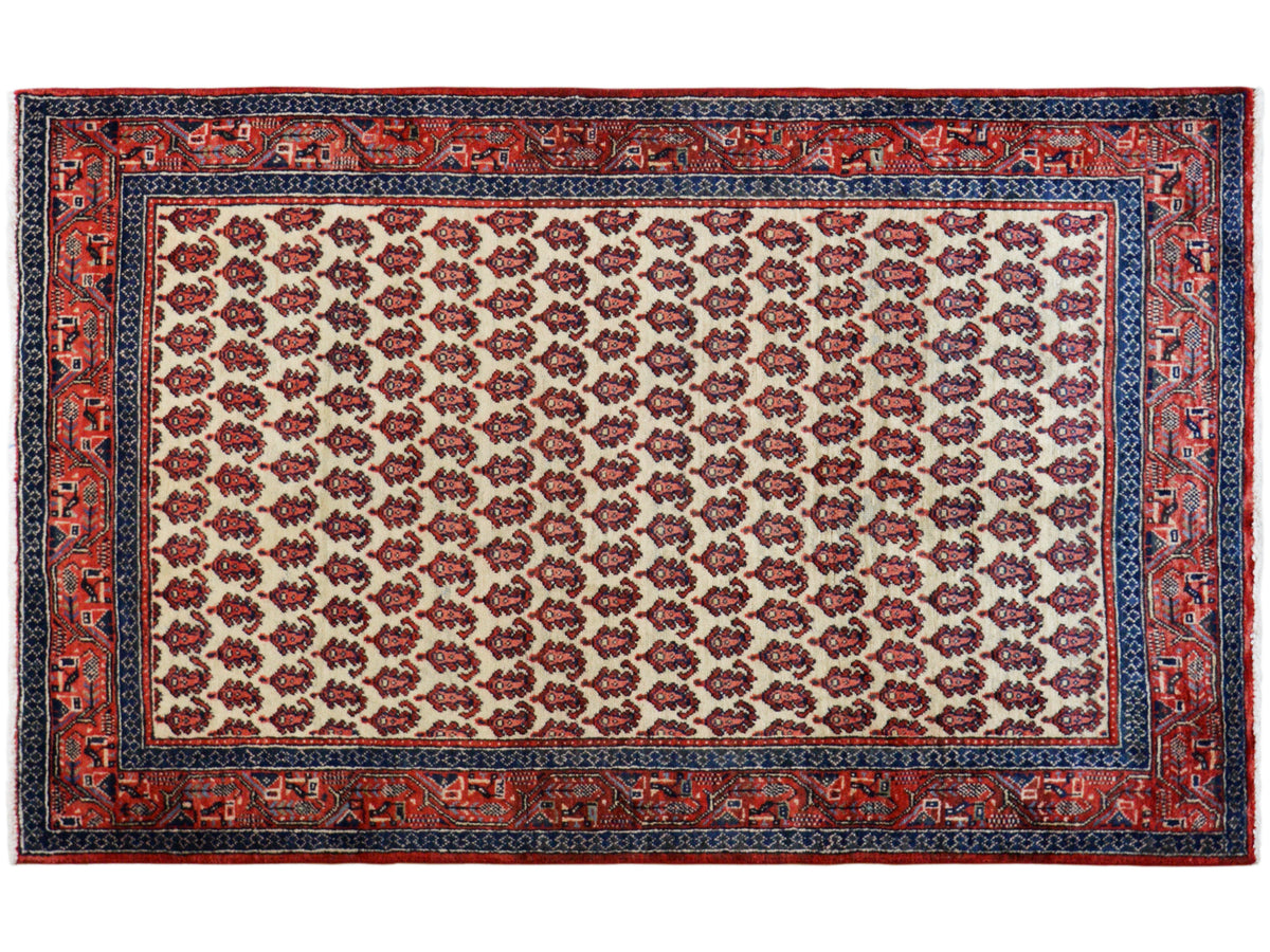 Tapis rectangulaire : surface couleur crème avec bordure rouge et liseré bleu foncé