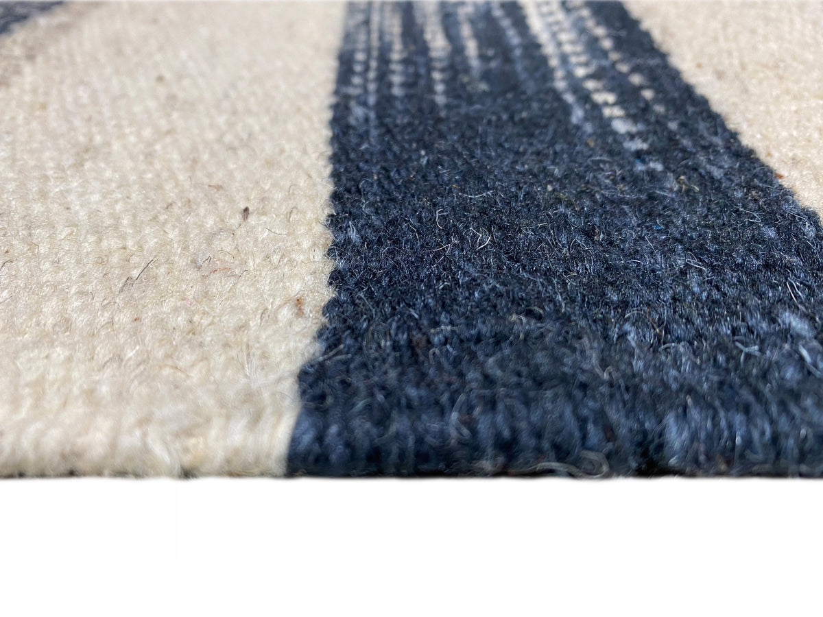 Kelim-Teppich 170x240 cm Randdetail: kurzflorige Struktur, creme und dunkelblau