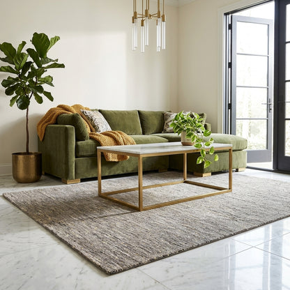 Gabbeh-Teppich, meliert in Grau und Beige, mit dichter Kurzfloroberfläche.