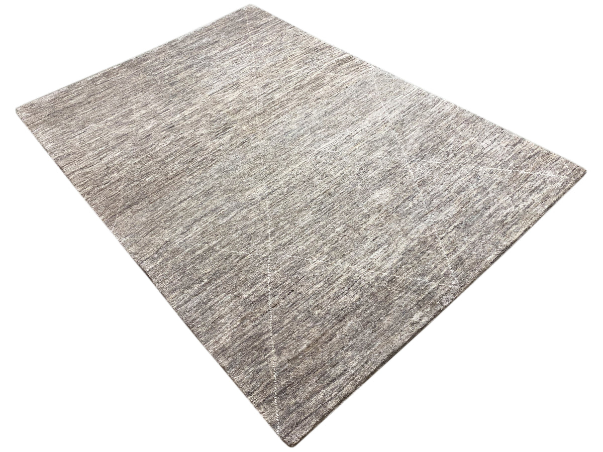 Gabbeh-Teppich 211x149 cm, gefaltete Ansicht, meliertes Grau-Beige mit feinen Mustern