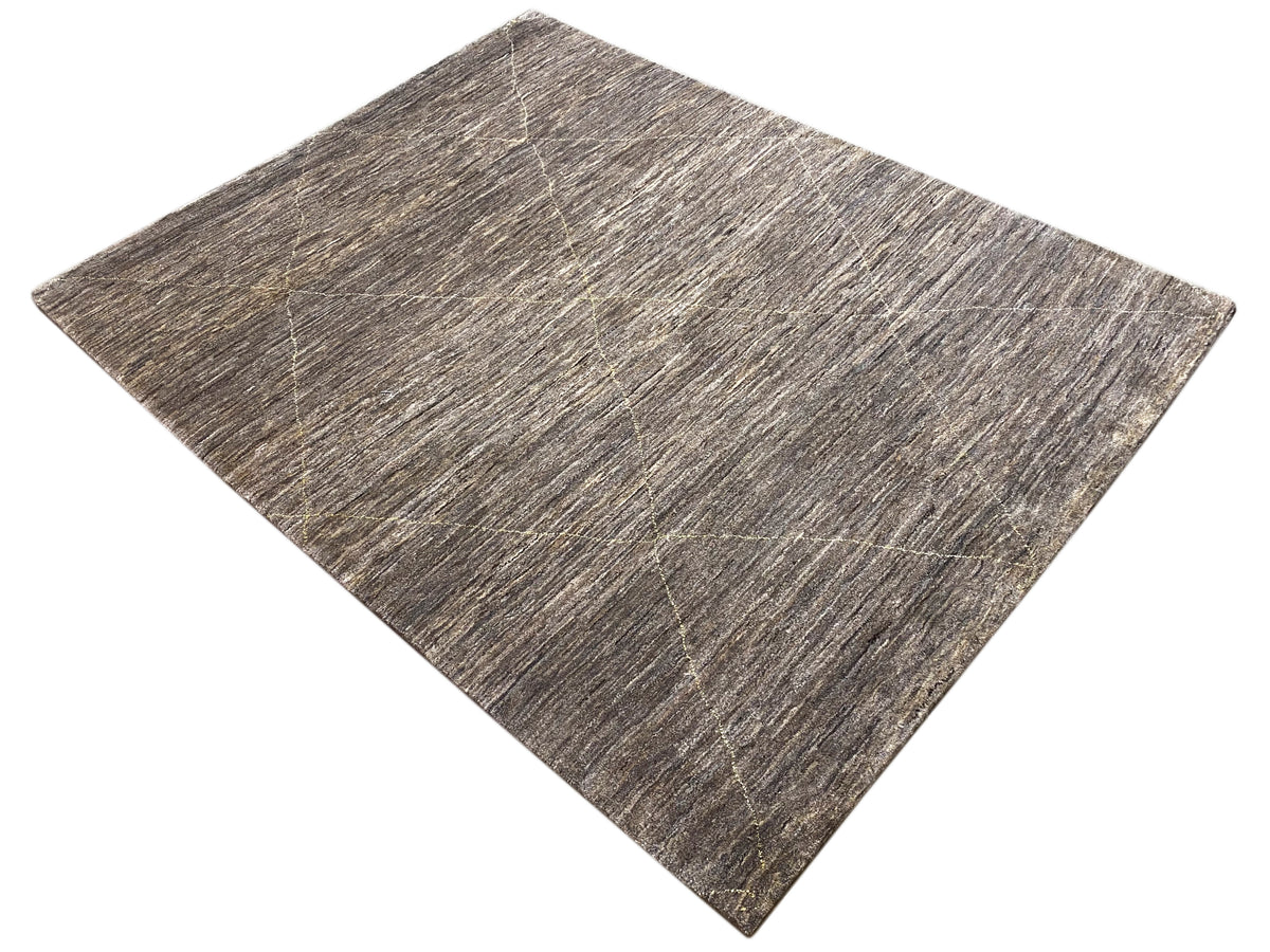 Teppich-Ecke im Quadrat, grau-beiger Look mit feinen Linien-Diamanten und melierter Textur.