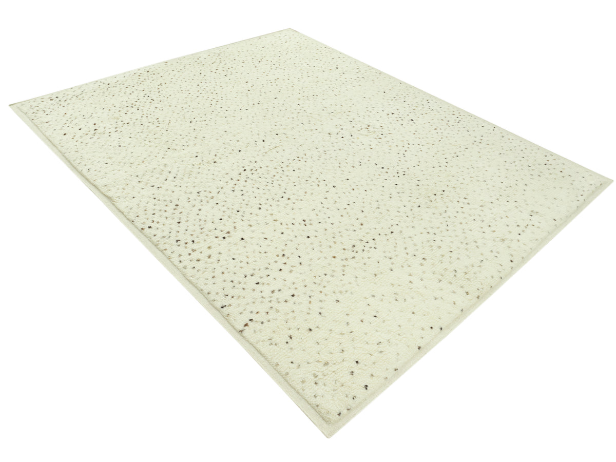 Teppich 300x250 cm in Creme mit dunklen Sprenkeln, diagonal ausgelegt