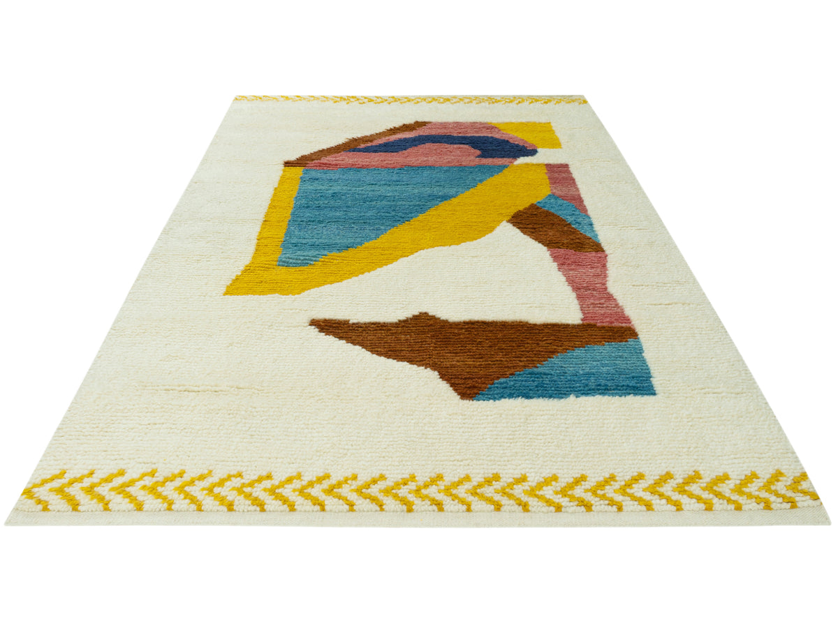 Flachgewebter Teppich mit geometrischem Motiv und farbiger Bordüre in Gelb an den Kanten