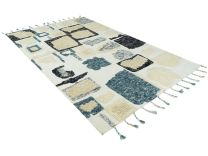 Teppich 240x170 cm mit variierenden Rechtecken in hellem Creme, Blau und Schwarz, Fransen