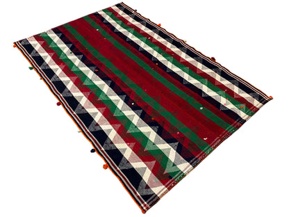 Schlafzimmer hochwertiger Jajim Teppich aus Wolle in farbstarker Optik