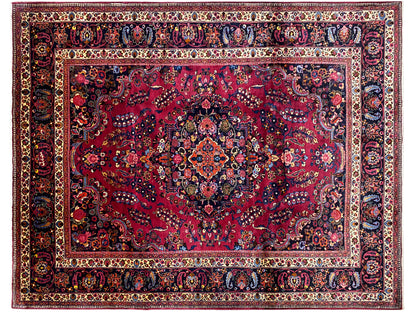Khorasan-Teppich in Dunkelrot mit Ornamentbordüre und zentralem Medaillon