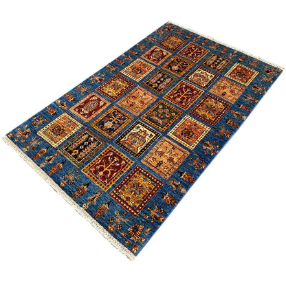 Khorjin Teppich - Blaues Feld mit geometrischen Mustern, 168x106 cm - German Carpet Shop