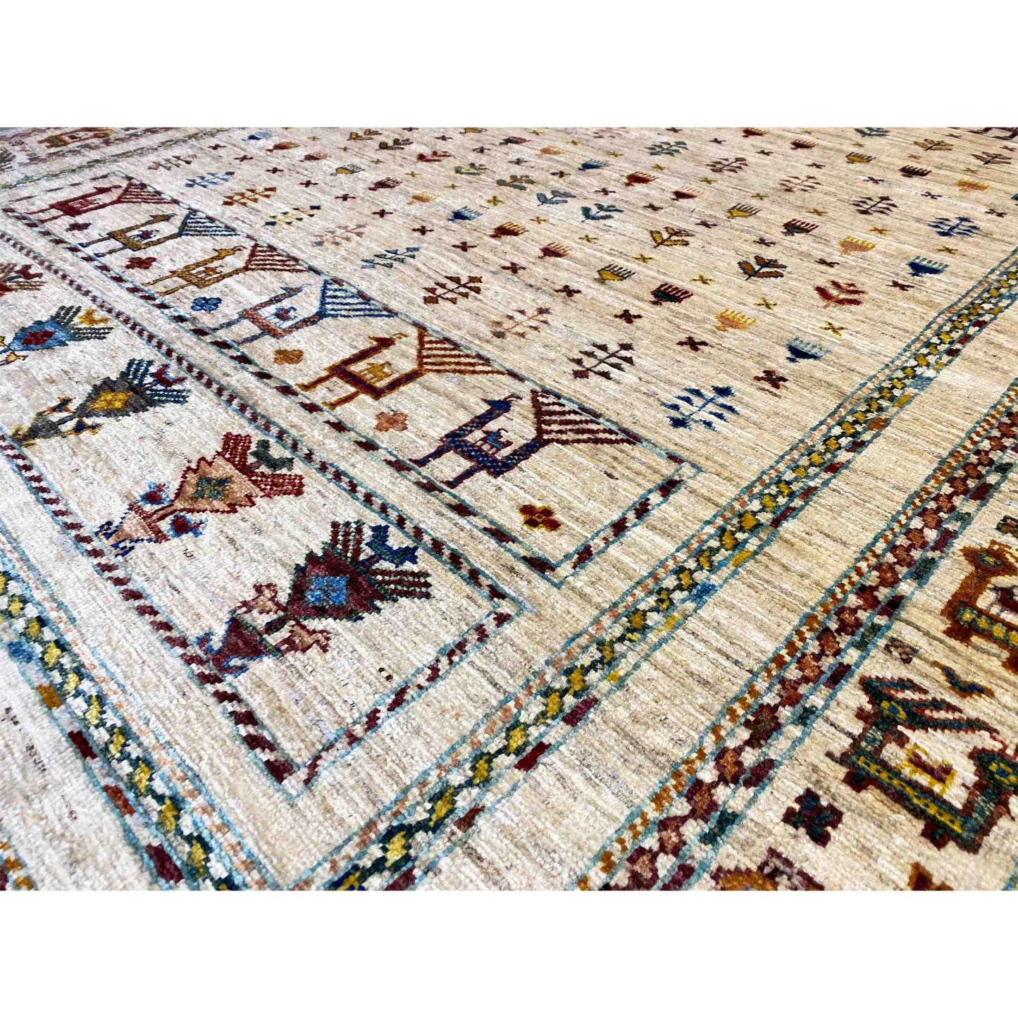 Khorjin Teppich - Helle Eleganz & Stammesmotive, 207x157 cm - German Carpet Shop