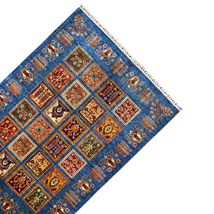 Khorjin Teppich - Blaues Paneeldesign, Komplizierte Motive, 207x161 cm - German Carpet Shop
