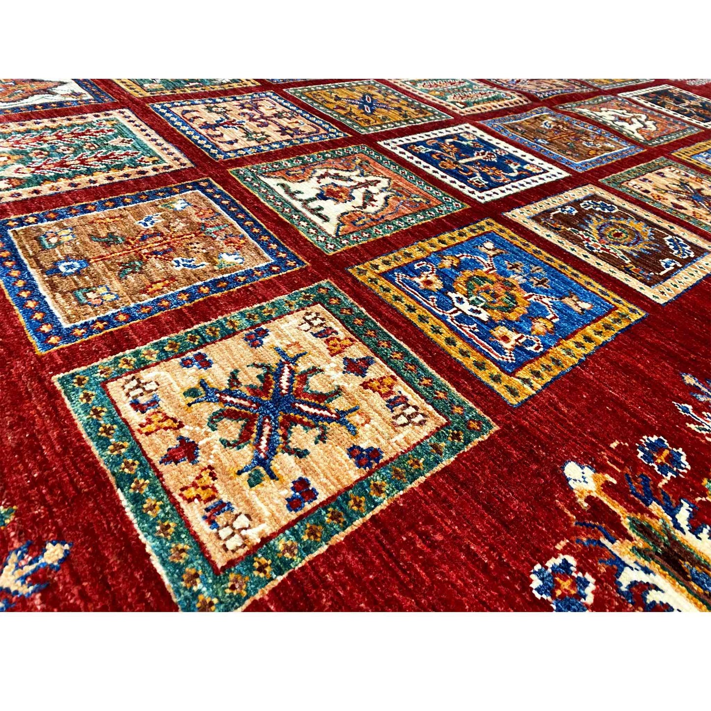 Khorjin Teppich - Reiches Rotes Paneeldesign, Komplizierte Motive, 210x157 cm - German Carpet Shop