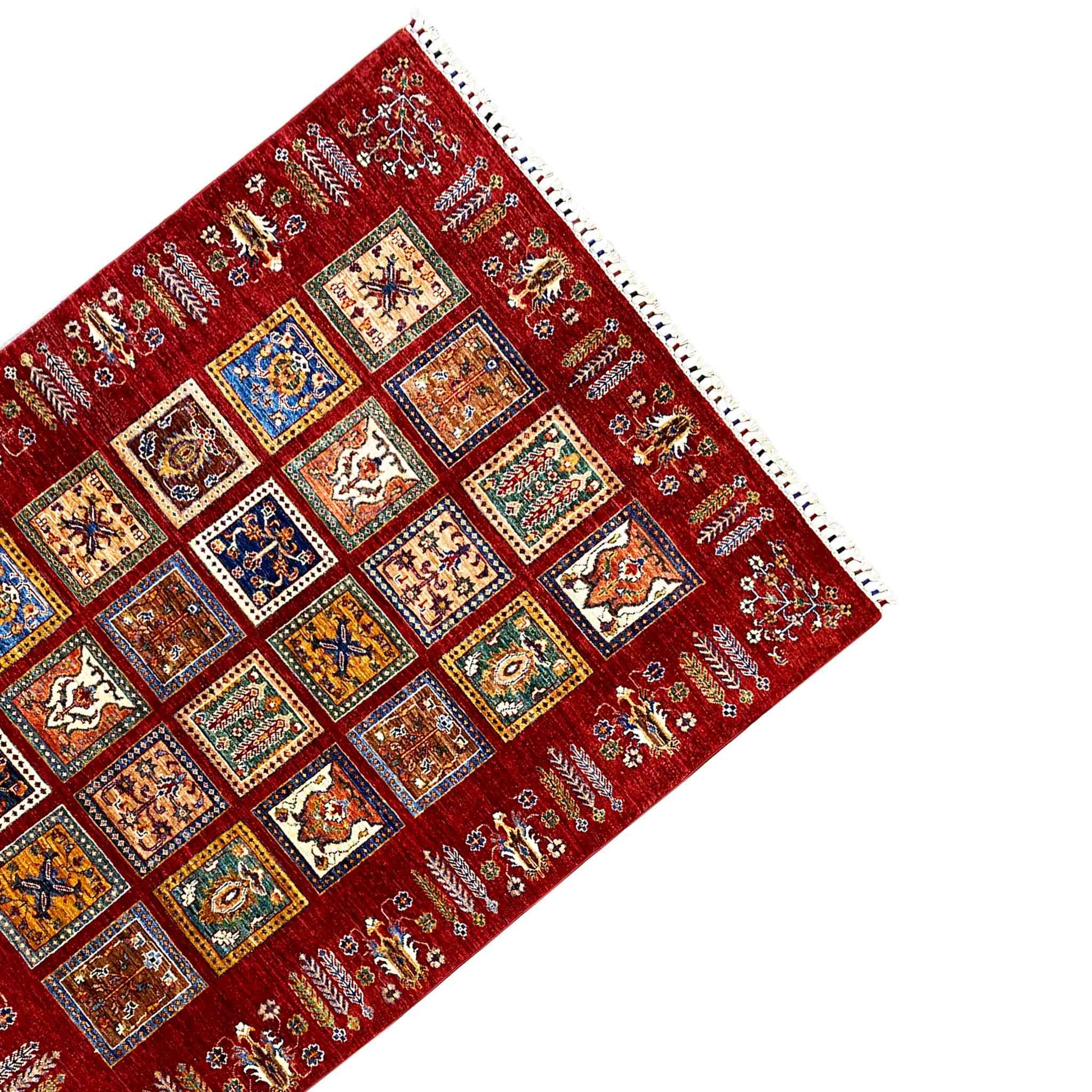 Khorjin Teppich - Reiches Rotes Paneeldesign, Komplizierte Motive, 210x157 cm - German Carpet Shop