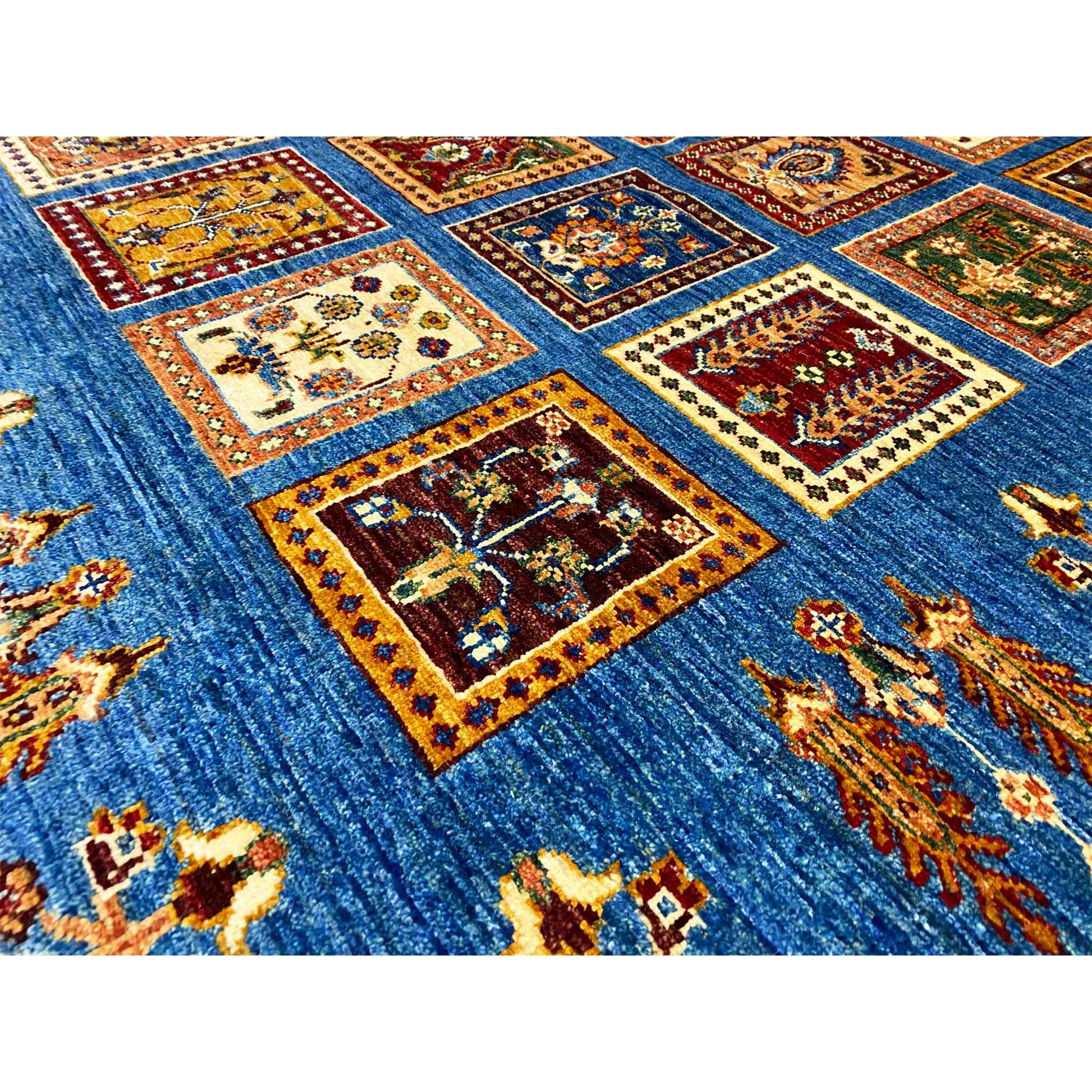 Khorjin Teppich - Azurblaues Paneeldesign, Komplizierte Motive, 208x153 cm - German Carpet Shop