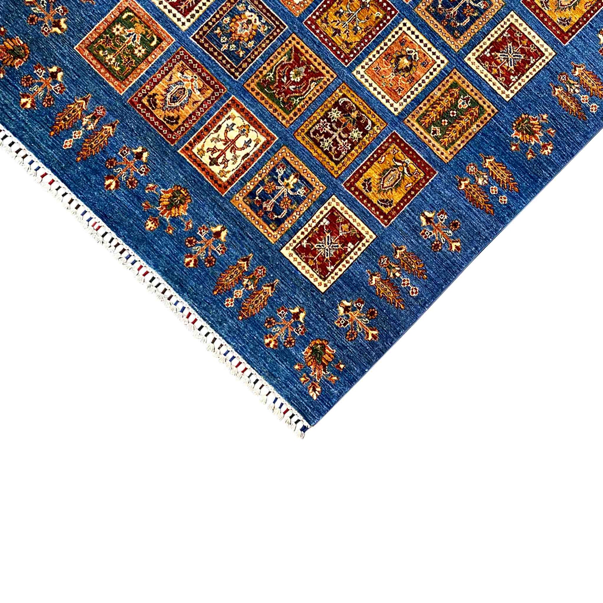 Khorjin Teppich - Azurblaues Paneeldesign, Komplizierte Motive, 208x153 cm - German Carpet Shop