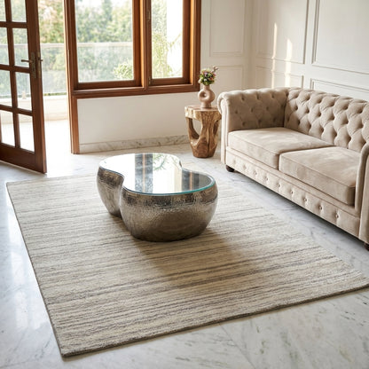 Rechteckiger Gabbeh-Loom-Teppich mit horizontalem Streifenmuster, hellbeige und grau
