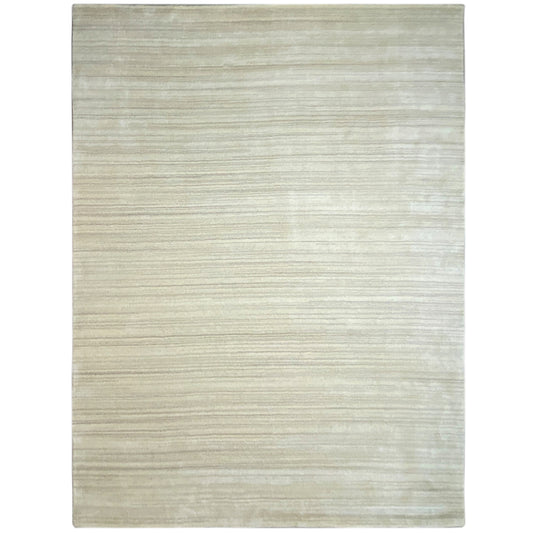 Gabbeh-Loom-Teppich mit ruhigem Streifenmuster, hellbeige, quadratisch wirkend.