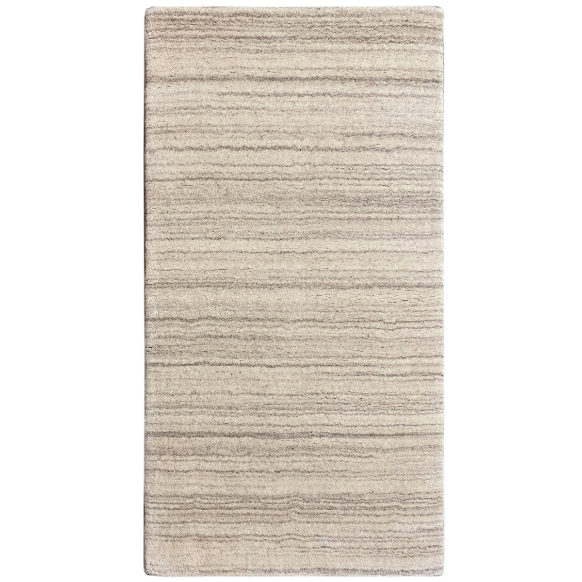 Teppichrechteck mit feinen horizontalen Streifen in hellem Beige und Grau