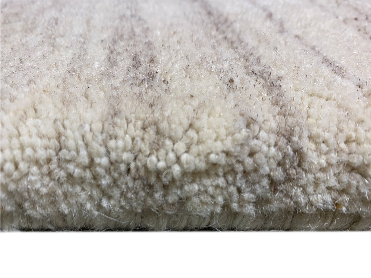 Nahaufnahme Flor: dichter, beiger Teppich mit feiner Struktur und kurzem Flor