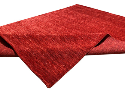 Loom Luri Teppich in Rot, Kurzflor, rechteckig mit sichtbarer Kante in Diagonalansicht.