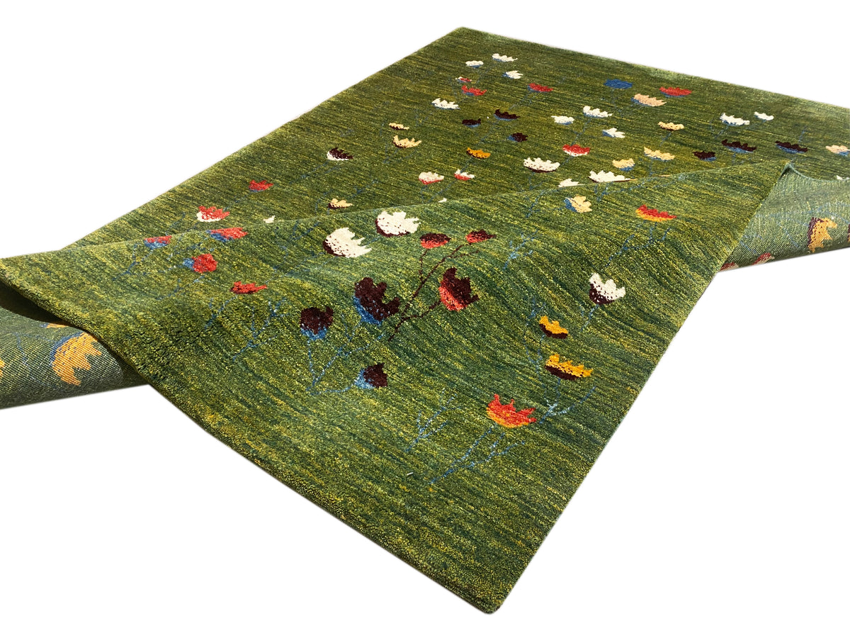 Rechteckiger Gabbeh Luri-Teppich in Olivgrün mit bunten Blumenmotiven