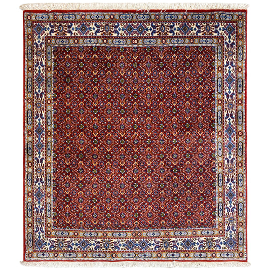 Orientteppich 132x122 cm mit rotem Medaillonmuster und mehrfarbiger Bordüre