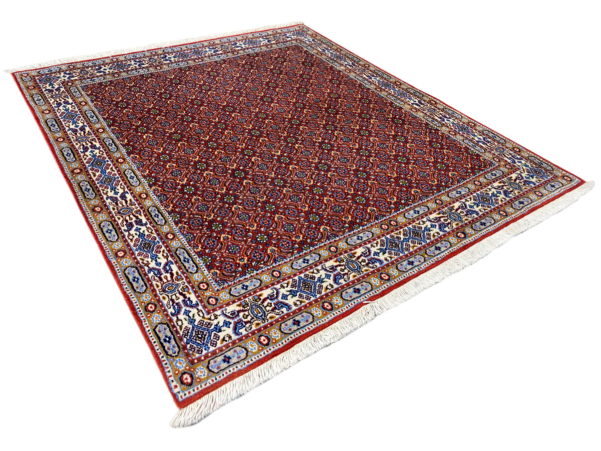 Orientteppich 132x122 cm, rotes Allovermuster mit Bordüre und ausgefransten Kanten