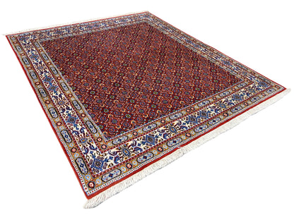 Orientteppich 132x122 cm, rotes Allovermuster mit Bordüre und ausgefransten Kanten