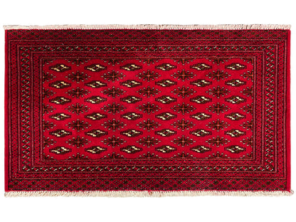 Rechteckiger Teppich in Rotbraun mit zentralem Ornament und dunkler Bordüre