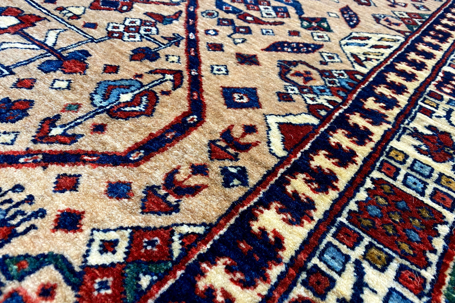 Qashqai - Teppich (315x90cm) - German Carpet Shop