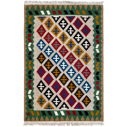 Handgewebter Kelim Qashqai Teppich 147x95 cm in Grün mit Rautenmustern