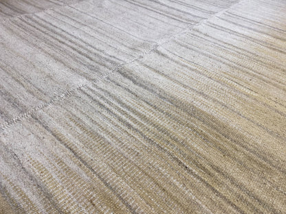 Kelim-Teppich 170x240 cm Nahaufnahme: gewebte Streifen in Creme und Beige