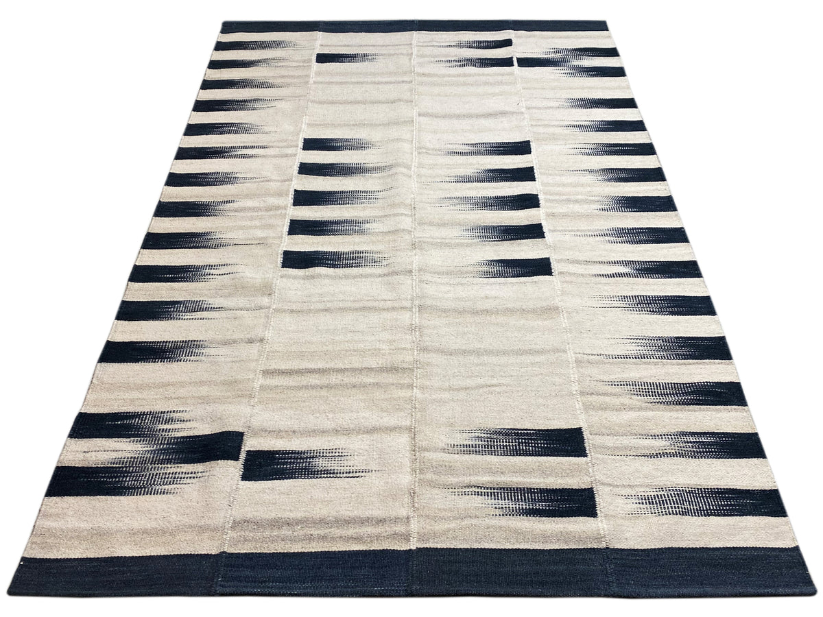 Kelim-Teppich 170x240 cm, cremefarben mit gerasterten dunkelblauen Rechtecken