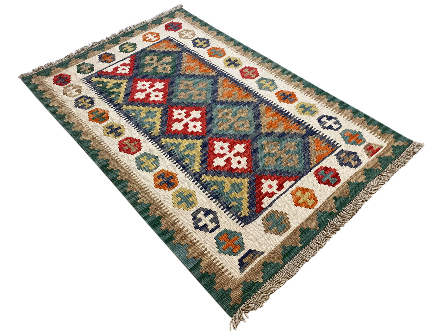 Geometrischer Kelim Teppich mit Bordüre in Grün, Rot und Blau