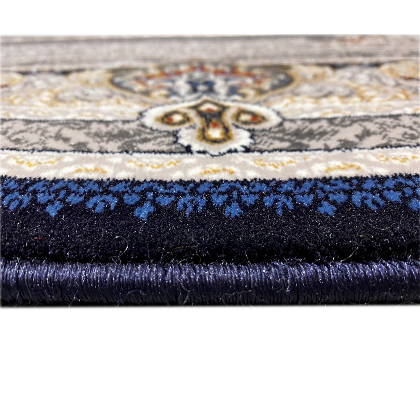 Großaufnahme der feinen Bordüre auf dem maschinell gefertigten Teppich