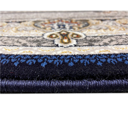 Großaufnahme der feinen Bordüre auf dem maschinell gefertigten Teppich