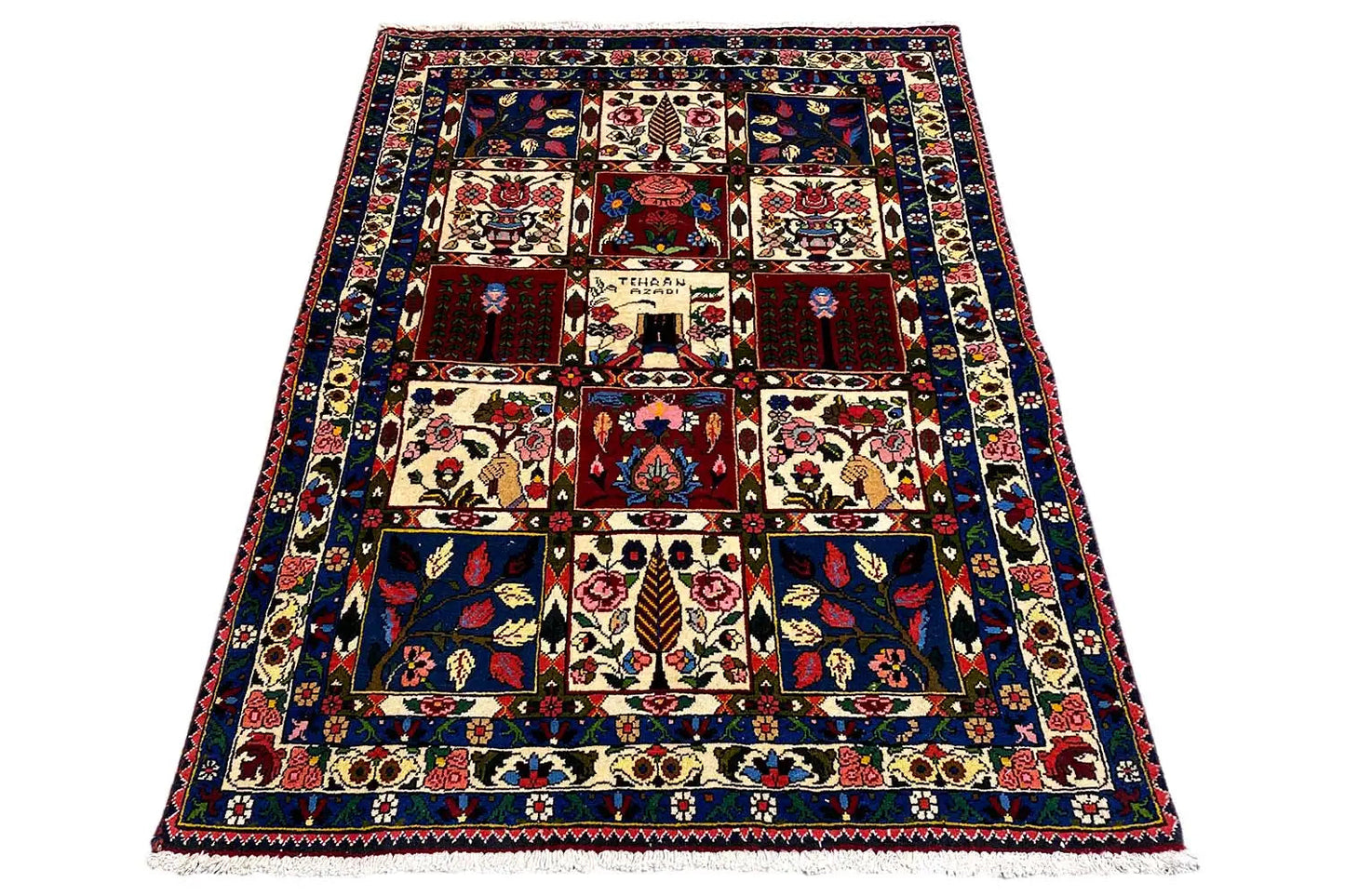 Bakhtiari - (137x102 cm) - German Carpet Shop